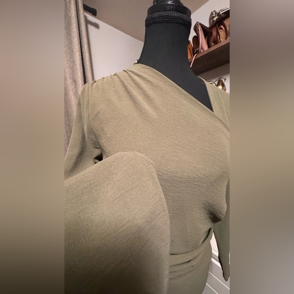 Beautiful brand new dress - Picture 2 of 5